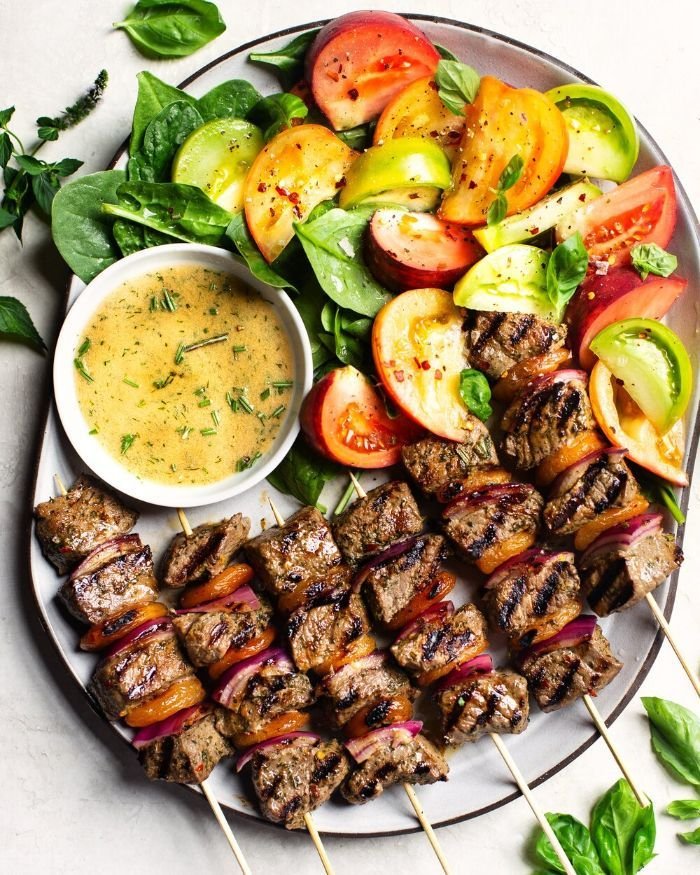 BROCHETTE DE BOEUF ET ACCOMPAGNEMENT